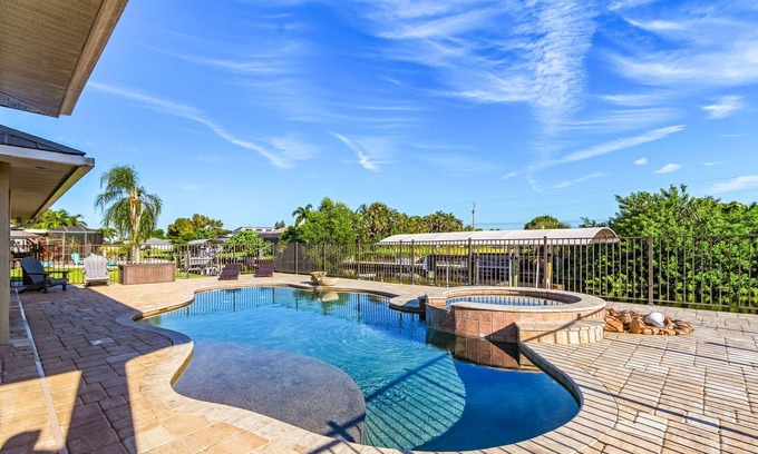Fort Myers House | Enchanting 3-Bedroom Waterfront Pool and Spa Home