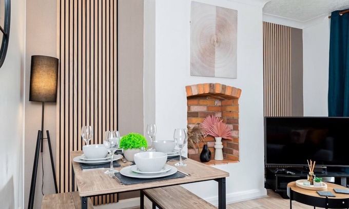 Olton House | Enchanting 4 spacious bedrooms with 8 beds