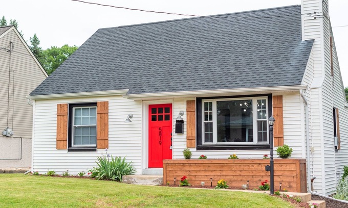 East Petersburg Cottage | Enchanting Belle Cottage