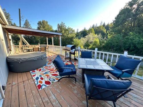 Ruch House | Enchanting Getaway Farmhouse And Tiny House Duo