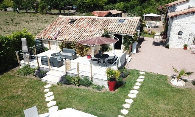 Saint-Maigrin Cottage | Enchanting Gite for Winter days.