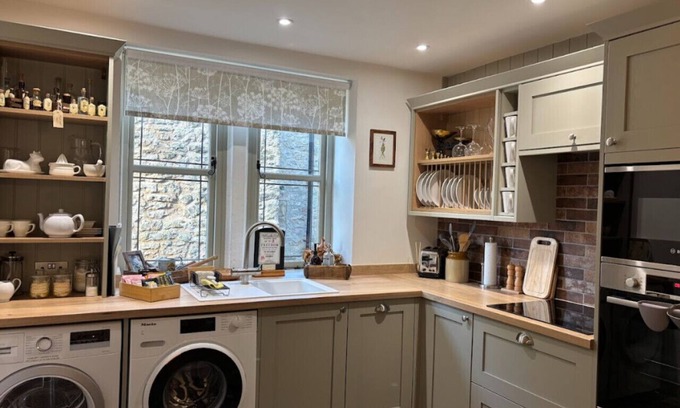Bonsall House | Enchanting Renovated Cottage with EV - Witchnest