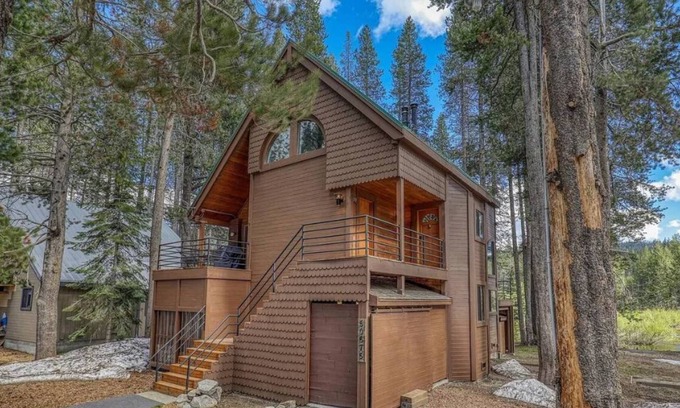 Pla-Vada Woodlands Ski Chalet | Enchanting River Cabin