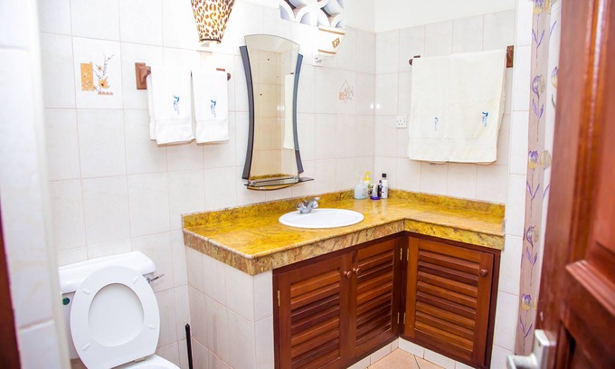 Galu Cottage | Enchanting, Romantic getaway so cozy your wont like to leave!