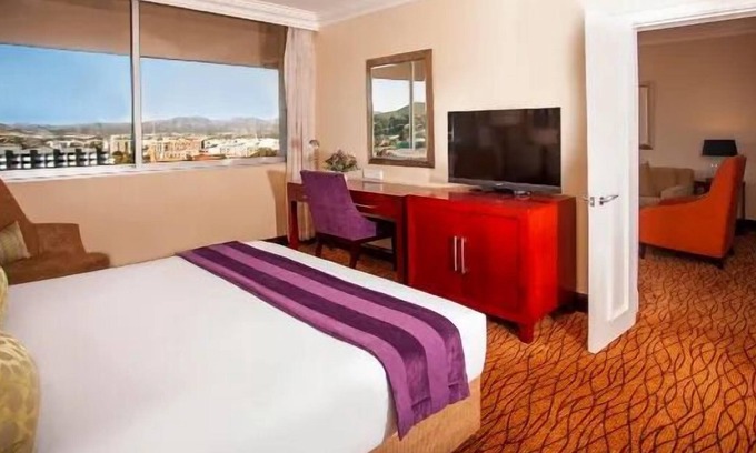 Windhoek Central Apartment | Enchanting Views In Namibia! Spacious Accommodation, Rooftop Pool, Free Parking!