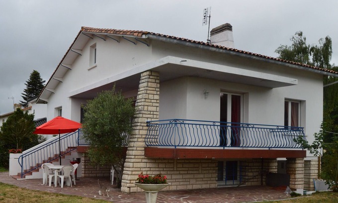 Saint-Sulpice-de-Royan House | Enclosed holiday home located 5 km from the sea