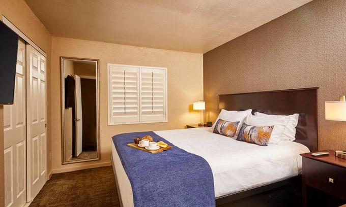 South Scottsdale Resort | Endless Arizona Fun! 2 Serene Units, Courtyard View, Free Parking, Five Pools!