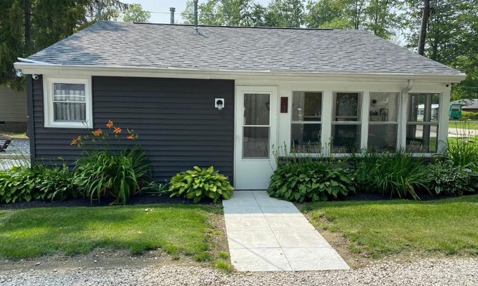 Geneva-on-the-Lake House | Endless Summer cottage walk to the GOTL strip