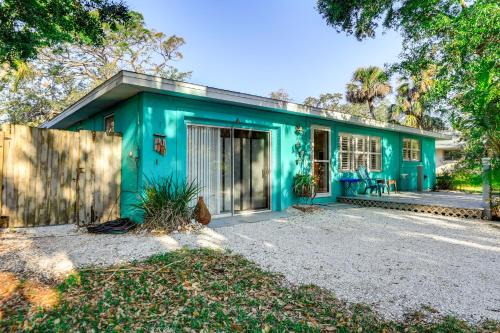 South Venice House | Englewood Bungalow 1 Mi to Beach Pets Welcome!