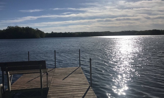 Hayward House | English Cottage on Scenic Spring Lake