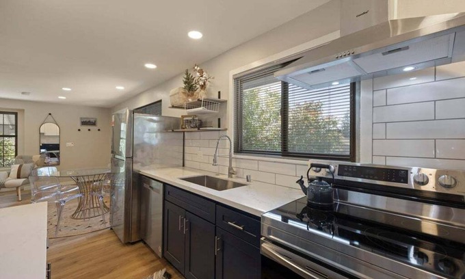 Brighton House | Enjoy a 11-minute drive to T-Mobile Park from this Seattle property