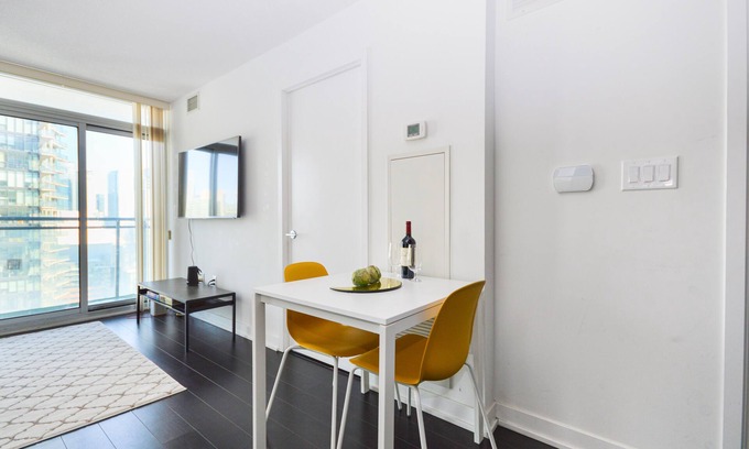 CityPlace Apartment | Enjoy a beautiful condo located at the heart of Downtown Toronto