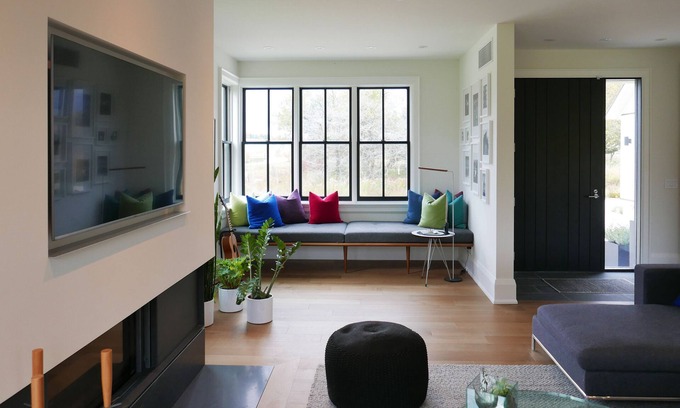 Clearview House | Enjoy a bespoke modern farmhouse with Bruce Trail hiking 2 min from Devils Glen!