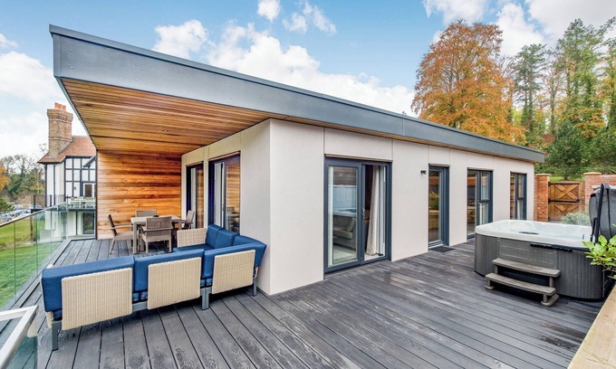 North Stoke Ski Chalet | Enjoy a break in the Mill Pond Premier Lodge.