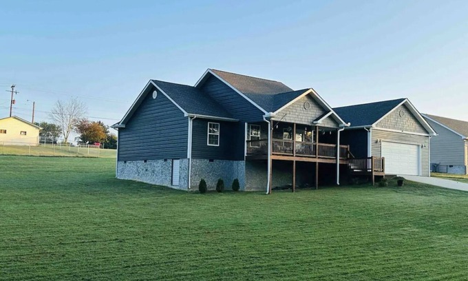 Seymour House | Enjoy a peaceful place with your whole family 20 minutes from Knoxville