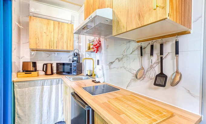 Septfonds House | Enjoy a relaxing and pleasant vacation in this tasteful and individual apartment.