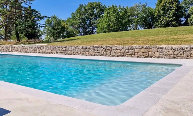 Tombeboeuf House | Enjoy a wonderful time in this child-friendly country house with pool and panoramic views.