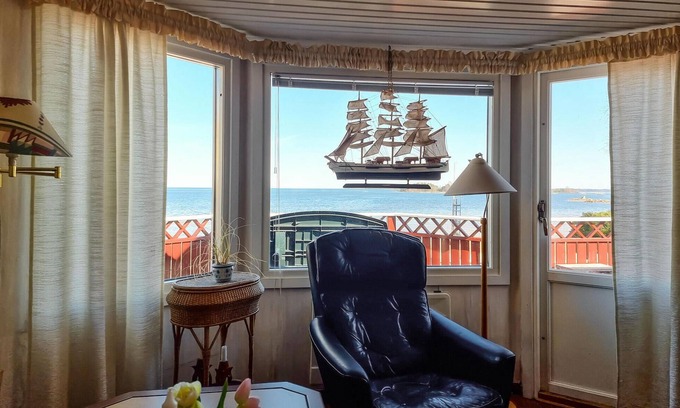 Mellerud O House | Enjoy a wonderful vacation right by the lake, Vänern