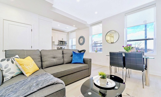 Hamilton Apartment | Enjoy at this centrally located apartment on James St. S. Newly reno'd 2-BR apt!
