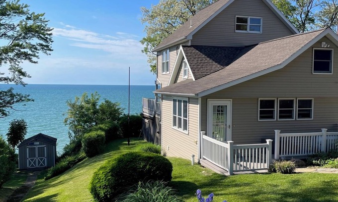 North East House | Enjoy fall on the lake - colorful leaves, the grape harvest. Or, Winter snuggle.