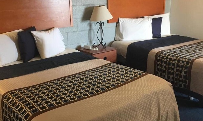 Fairview Hotel | Enjoy Pleasant Stay in Knights Inn Fairview! Free Parking, Pet-friendly