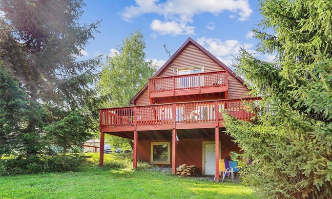 Canaan Valley House | Enjoy some mountain time with your favorite canine at Alpine View!