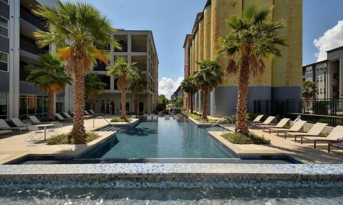 King William Apartment | Enjoy Staycation l Downtown Apartment l Riverwalk