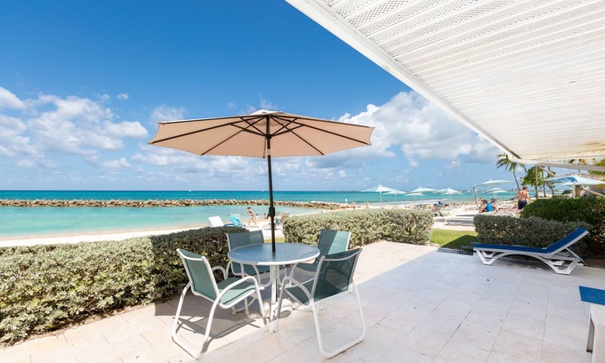 Seven Mile Beach Condo | Enjoy terrific sunsets from this oceanfront 1st floor, corner unit!