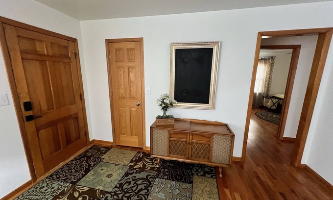 Hamilton House | Enjoy this spacious ranch-style house next to the quilting capital of the world.