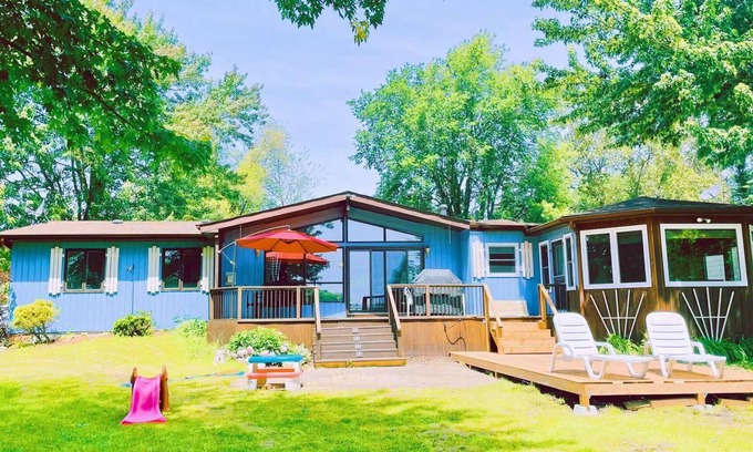 Victoria Road Cottage | Enjoy time at this waterfront four season cottage