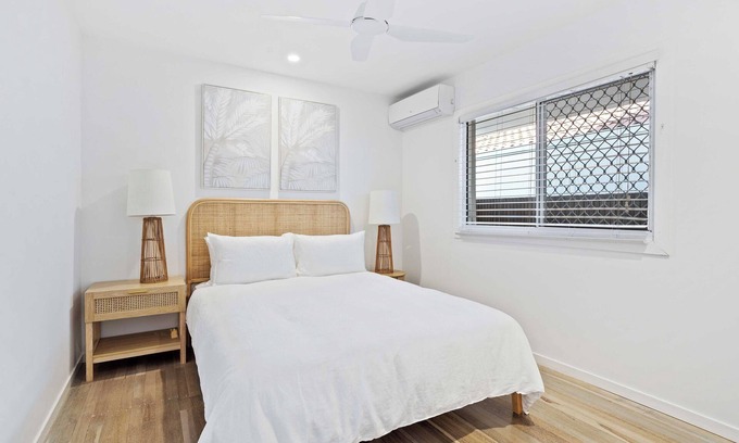 Mermaid Beach Apartment | Enjoy uninterrupted ocean views in this absolute beachside apartment.