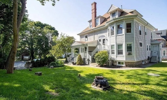 Fall River Apartment | Enjoyable Sunny 2-bedroom apartment with WiFi in Fall River Historical District