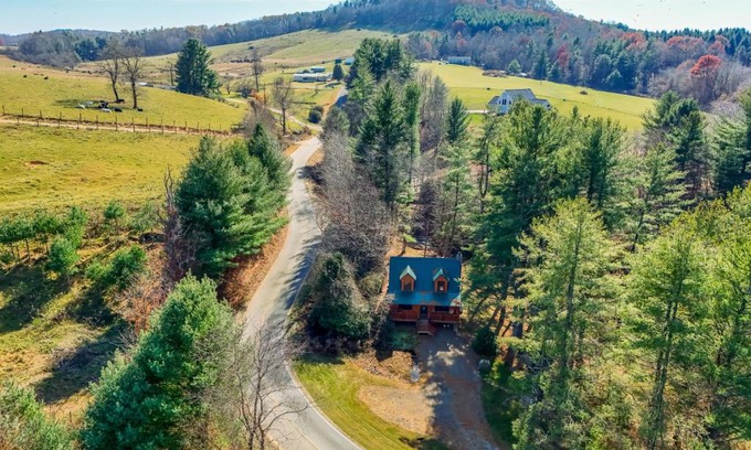 Ennice House | Ennice Cabin with Waterfall Near Blue Ridge Pkwy!