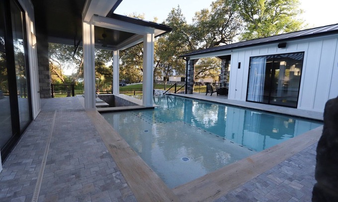 Belton Villa | Entertainers Dream just outside of town.If booking issues, please email inquiry.