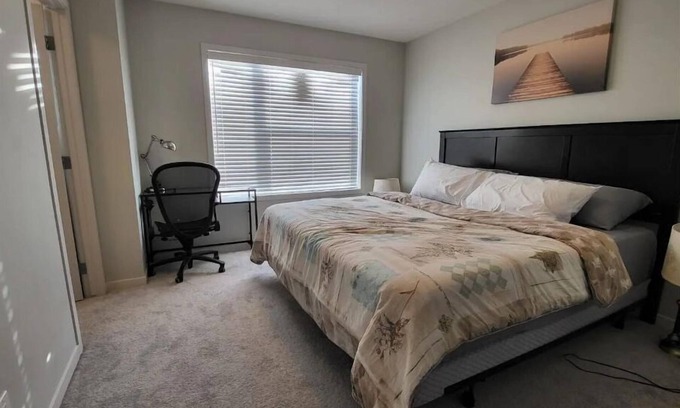 Calgary House | Entire 3bd Home Close to Calgary YYC Airport