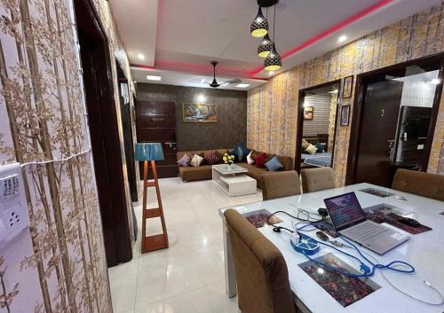 Zirakpur Apartment | Entire 3bhk Luxury Flat in Zirakpur-Panchkula-Chandigarh-Mohali, Punjab, India