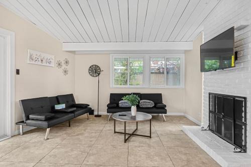 Palo Alto Apartment | Entire 3br House with Playground Tent