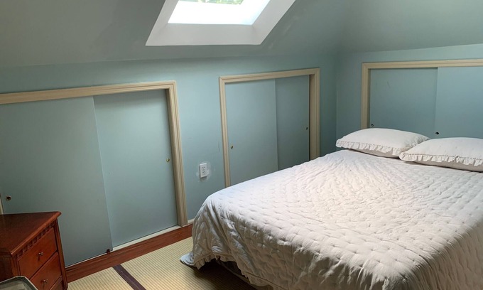 Murray Hill House | Entire Attic floor w/private bath walk to LIRR