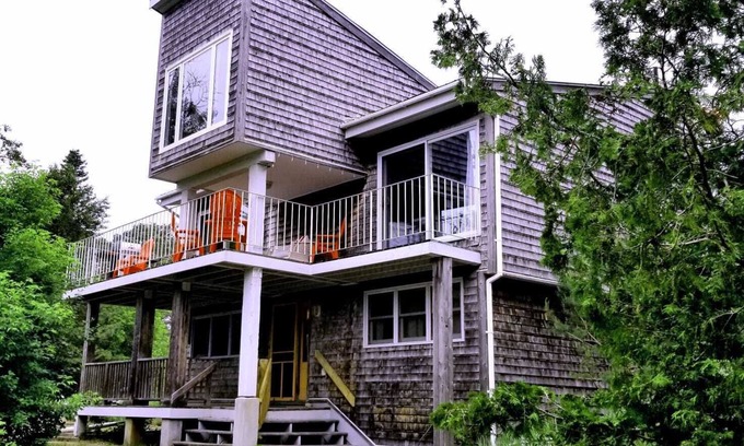 Manitoulin District House | Entire Beach House in Providence Bay, Manitoulin Island.