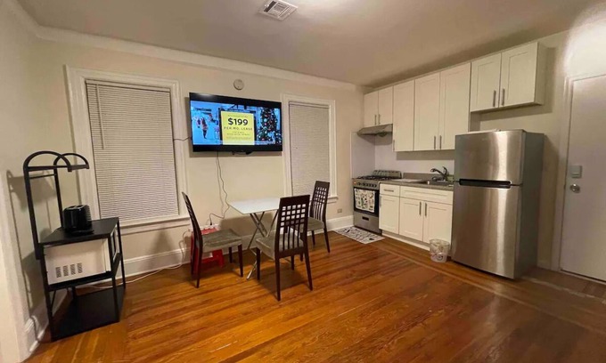 Queens Apartment | Entire Beautiful 2BR Apartment. Convenient location in the heart of Queens!