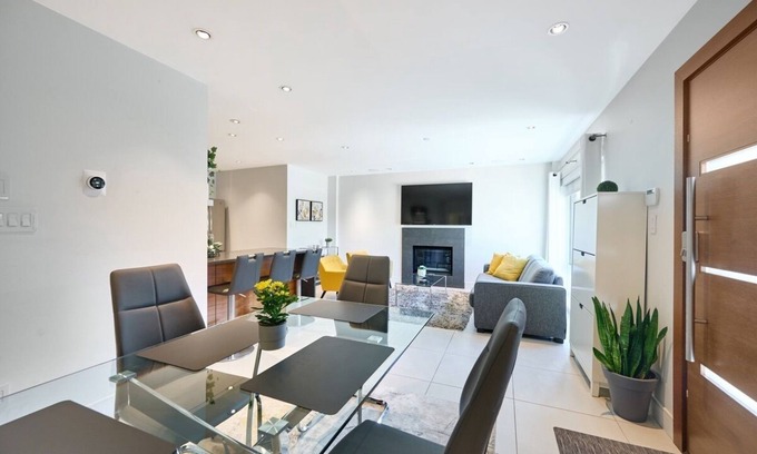 West Vancouver House | Entire guest suite - 5 min from the beach