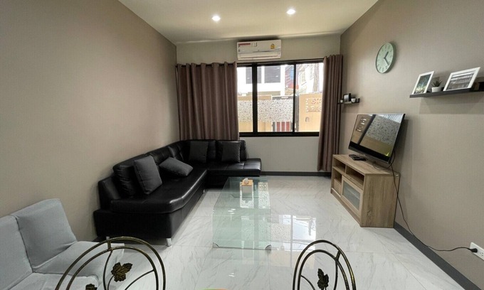 Bang Sue House | Entire house/4bedrooms/2mins to mrt/near Chatuchak Market