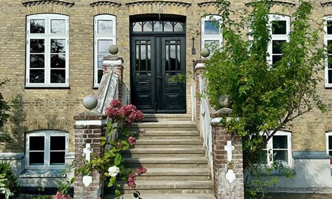 Strukkamp House | Entire Historic Captain's House - 6 Bedrooms
