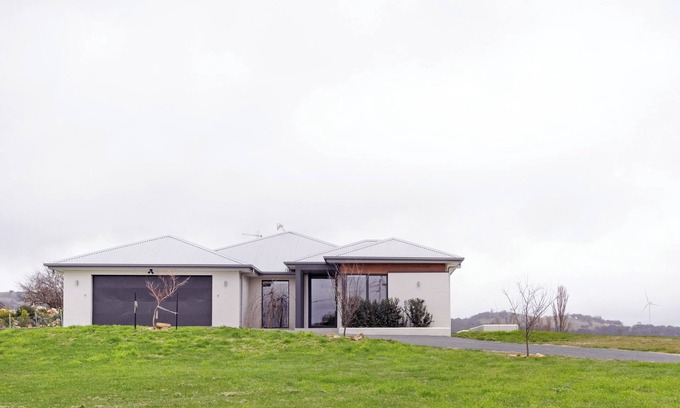 Collector House | Entire Home in Collector with a beautiful view for the whole family!