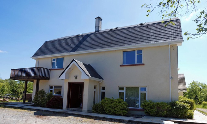 Moycullen House | Entire Home Nested Between Woods and Lakesn8 Guests 3 Bedrooms 5 Beds 3.5 Baths