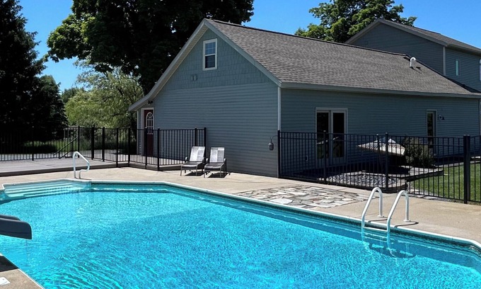 Ludington House | Entire Home,Quiet & Spacious with Swimming Pool, 9 minutes from Lake Michigan