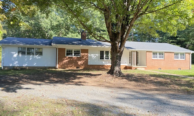 Barboursville House | Entire House: 2,200 sq.ft. with Farm Views!