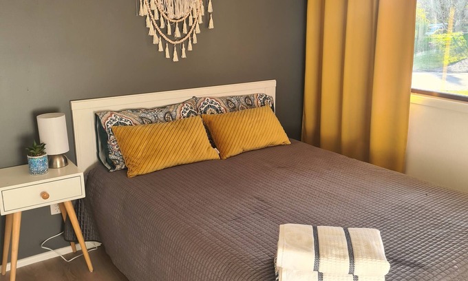 Springwood House | Entire house between Brisbane and Gold Cast