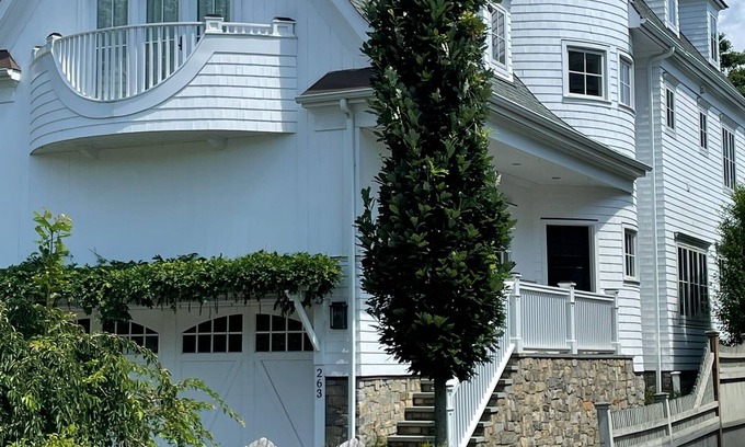 Fairfield House | Entire House- Walk to Beach!
