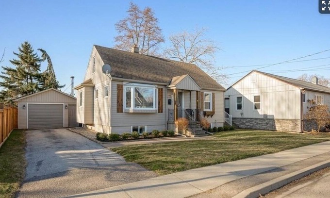 Jordan Station House | Entire Separate 1 Bedroom Guest Suite BASEMENT(Attraction for Winery🍷 & so on)